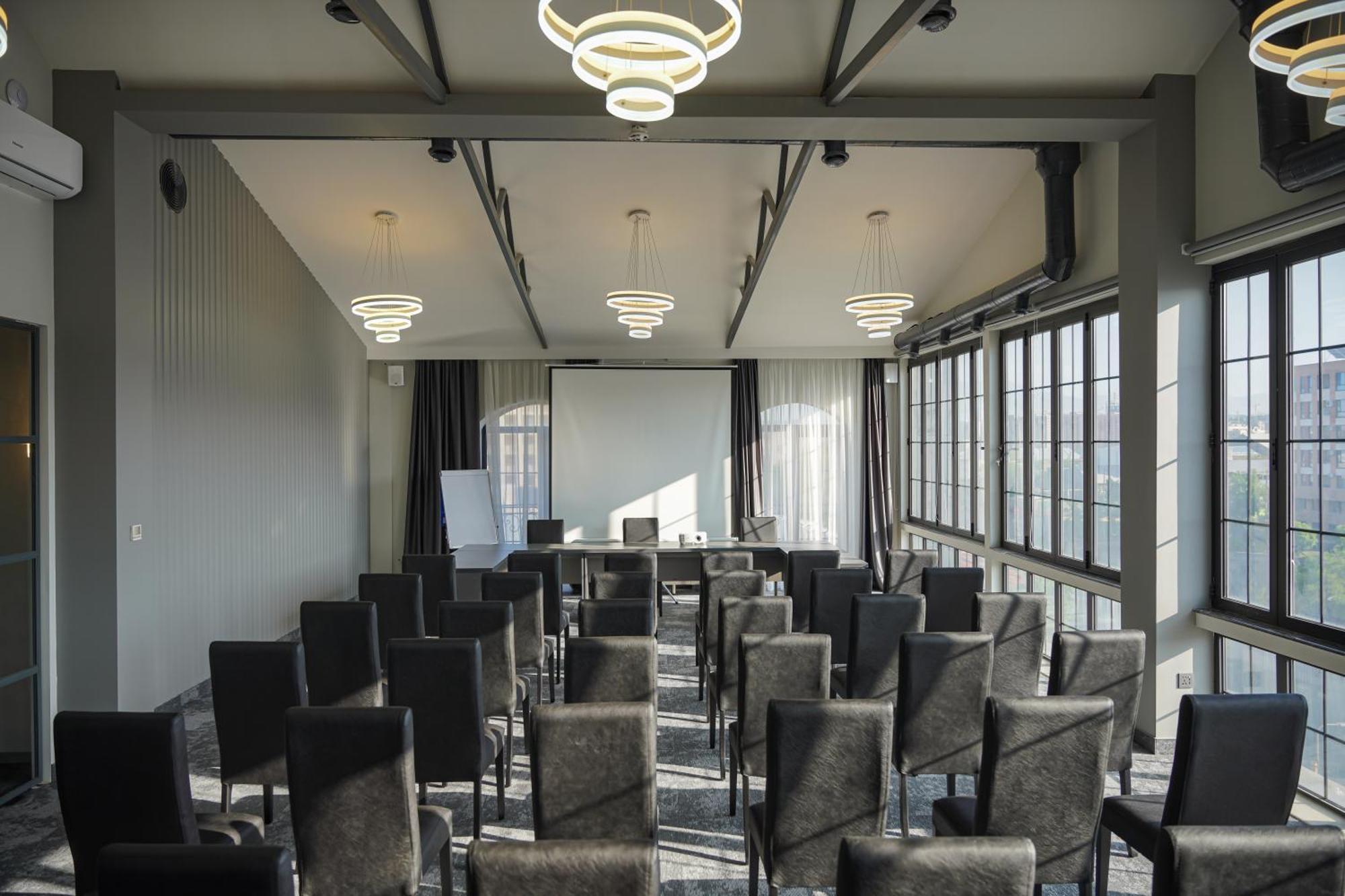 Dynasty Hotel & Spa 耶烈万 外观 照片
