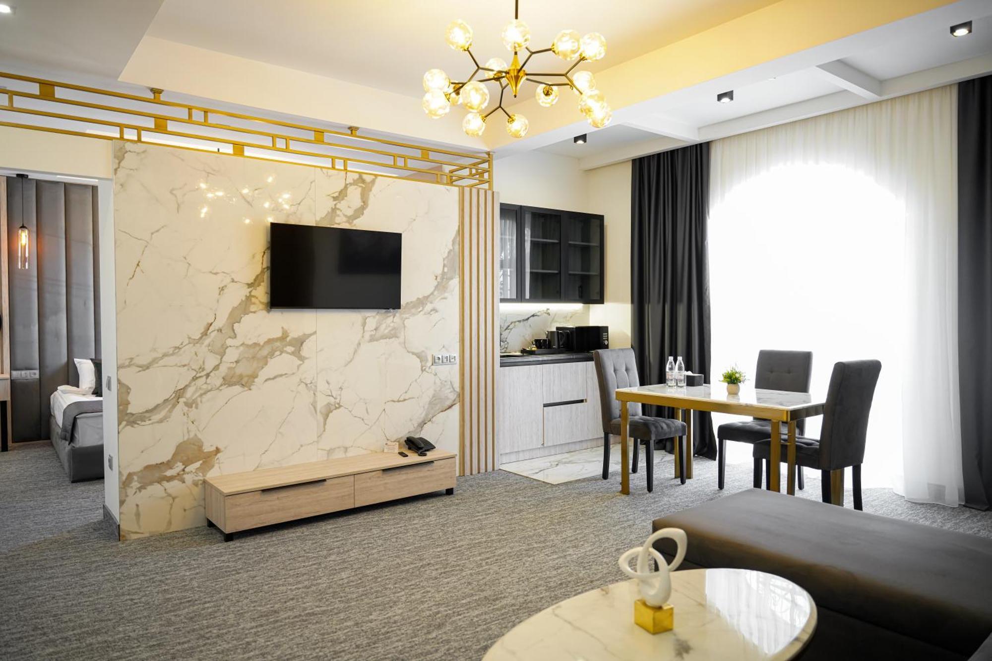 Dynasty Hotel & Spa 耶烈万 外观 照片