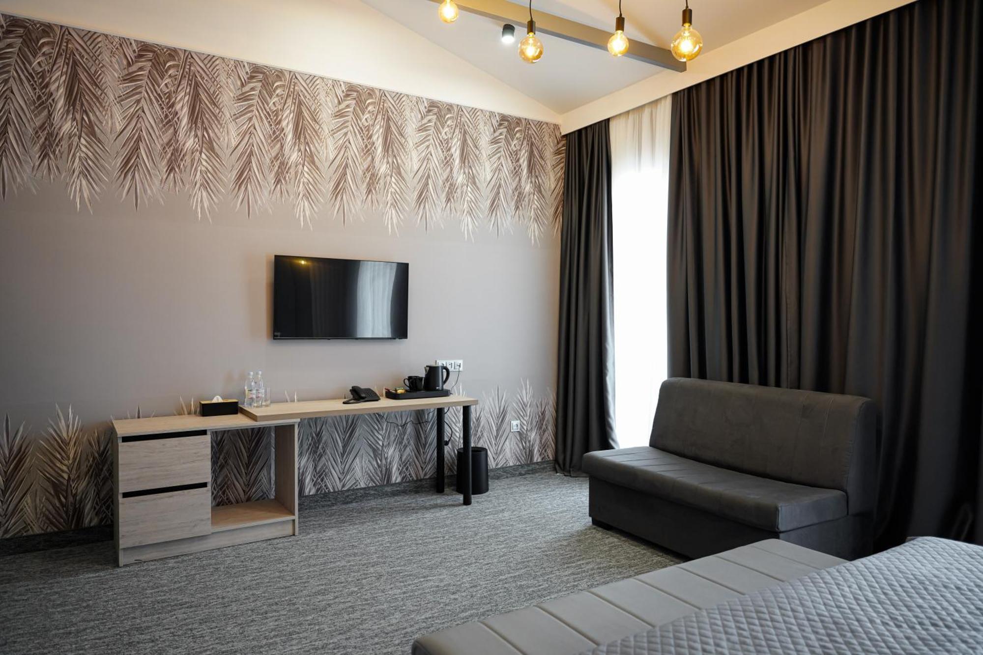 Dynasty Hotel & Spa 耶烈万 外观 照片
