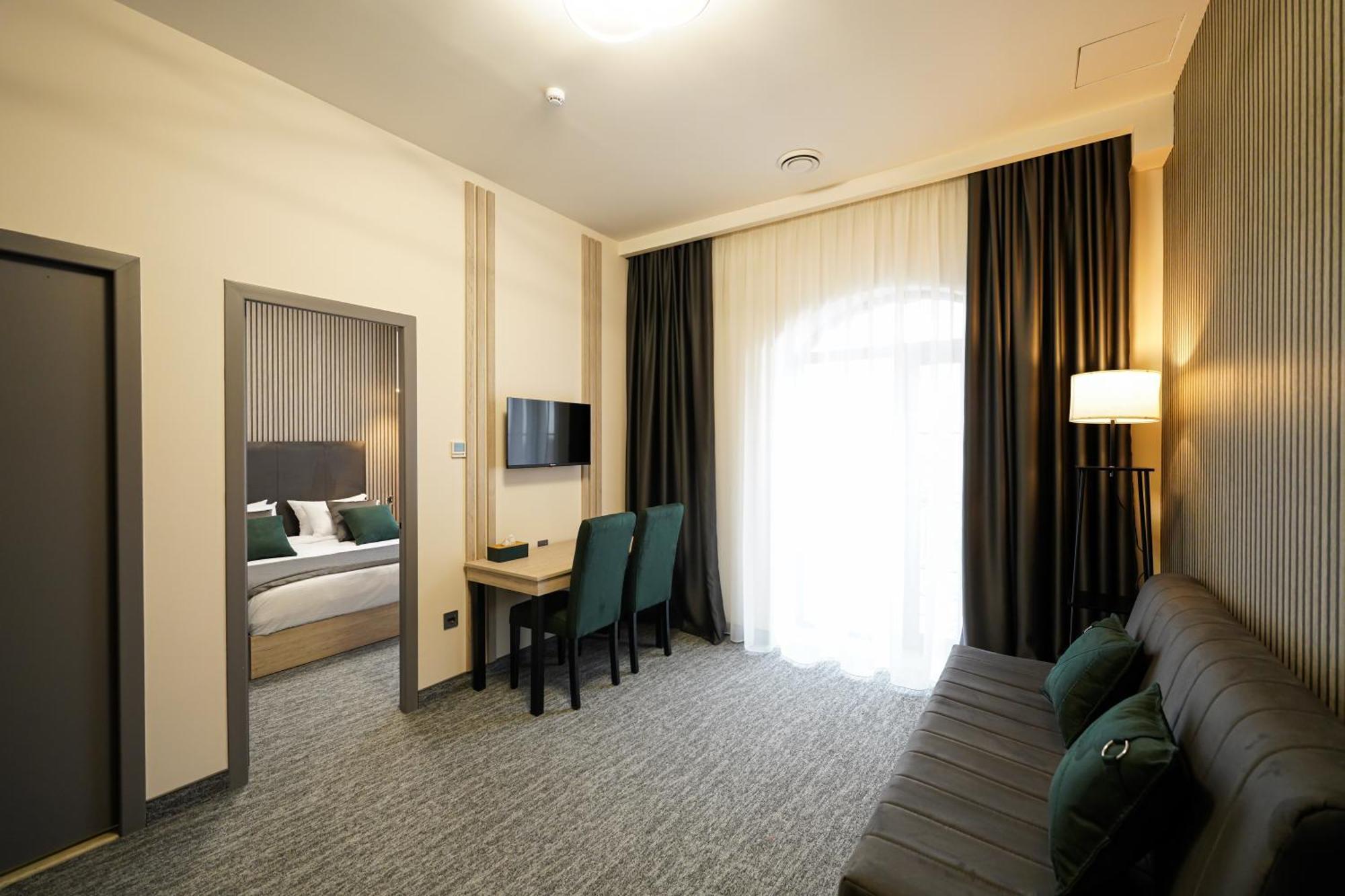 Dynasty Hotel & Spa 耶烈万 外观 照片