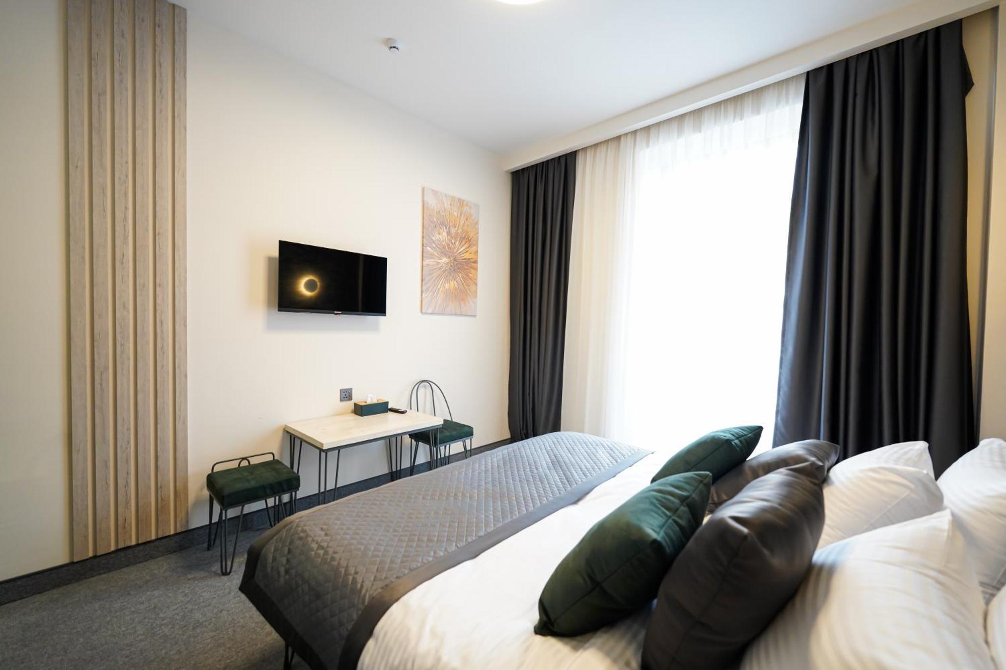 Dynasty Hotel & Spa 耶烈万 外观 照片