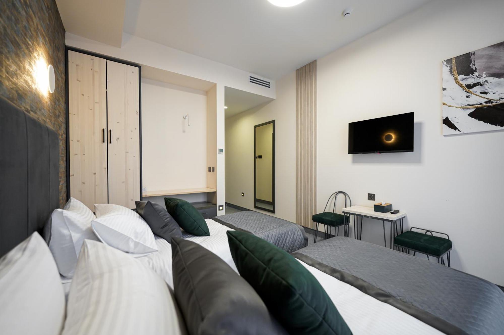 Dynasty Hotel & Spa 耶烈万 外观 照片