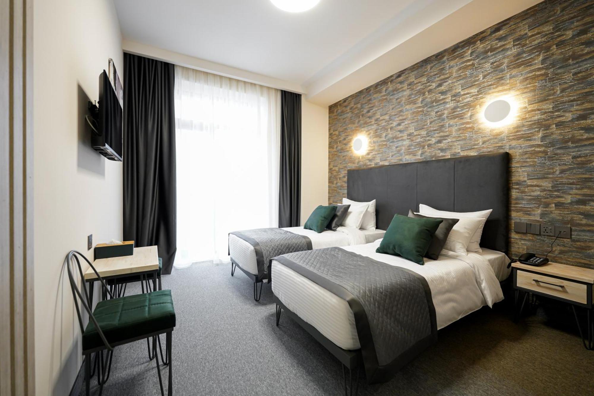 Dynasty Hotel & Spa 耶烈万 外观 照片