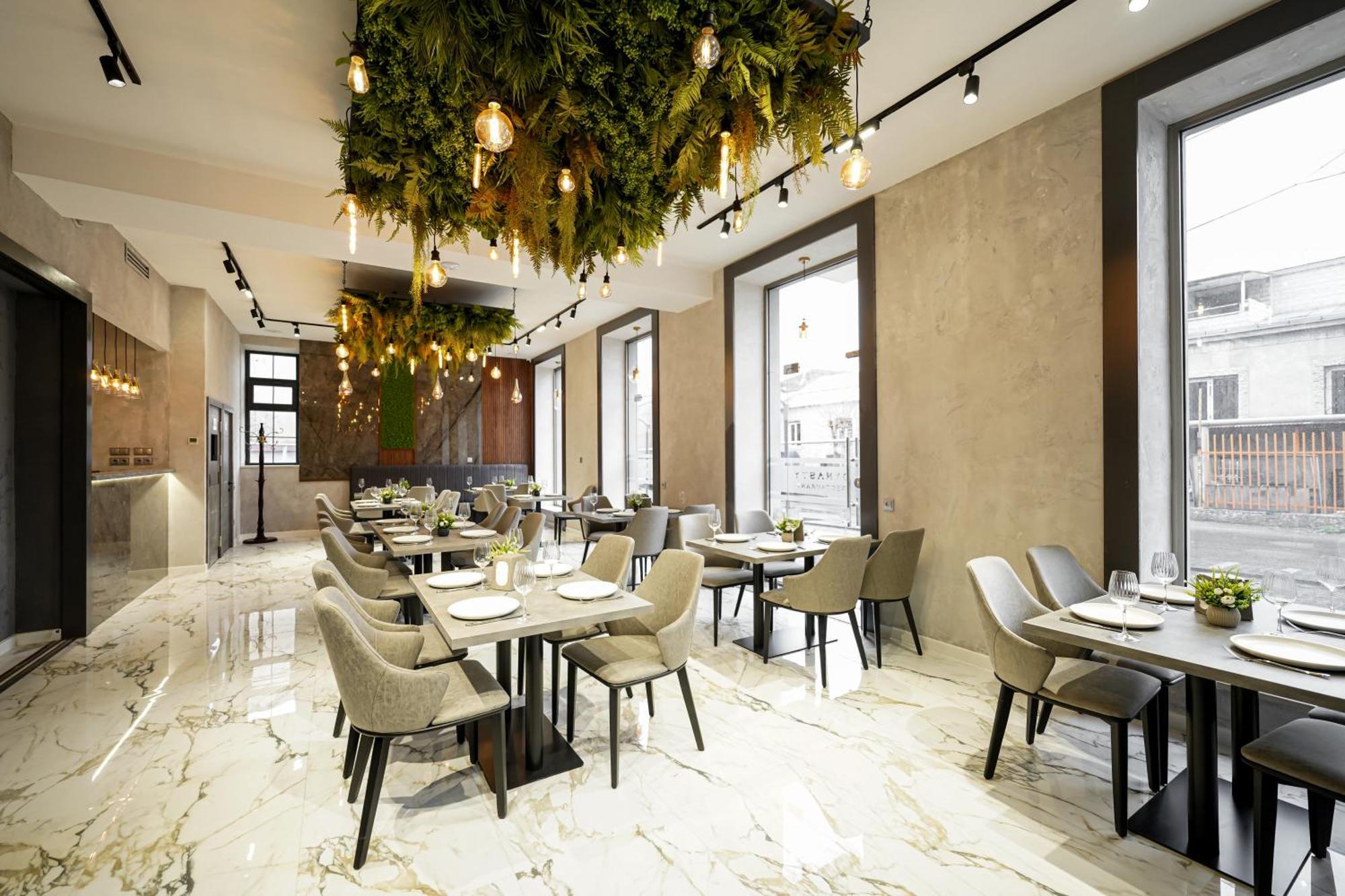 Dynasty Hotel & Spa 耶烈万 外观 照片