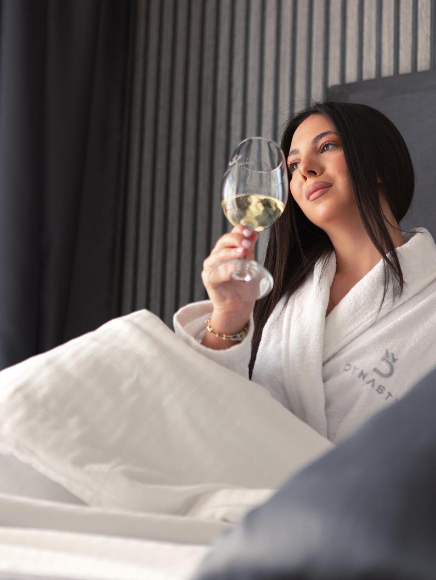 Dynasty Hotel & Spa 耶烈万 外观 照片